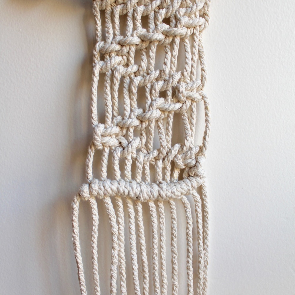 Hanging - Picture 4 of 6